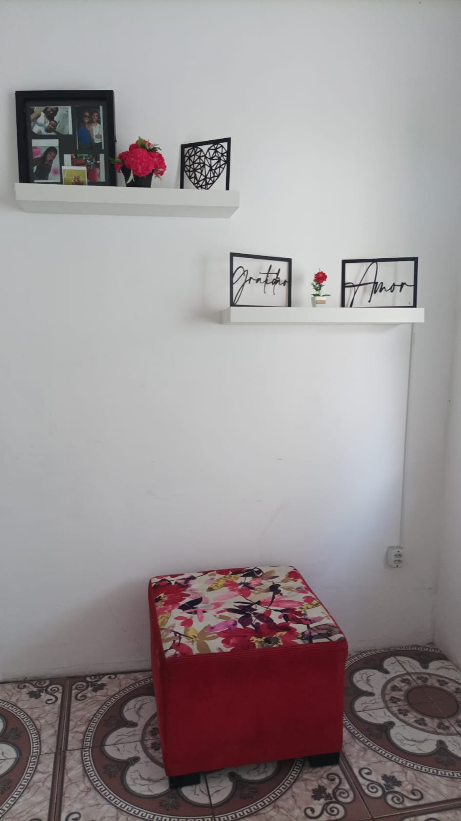 Prateleira de Madeira MDF Branca com Suporte Invisível - Imagem 2